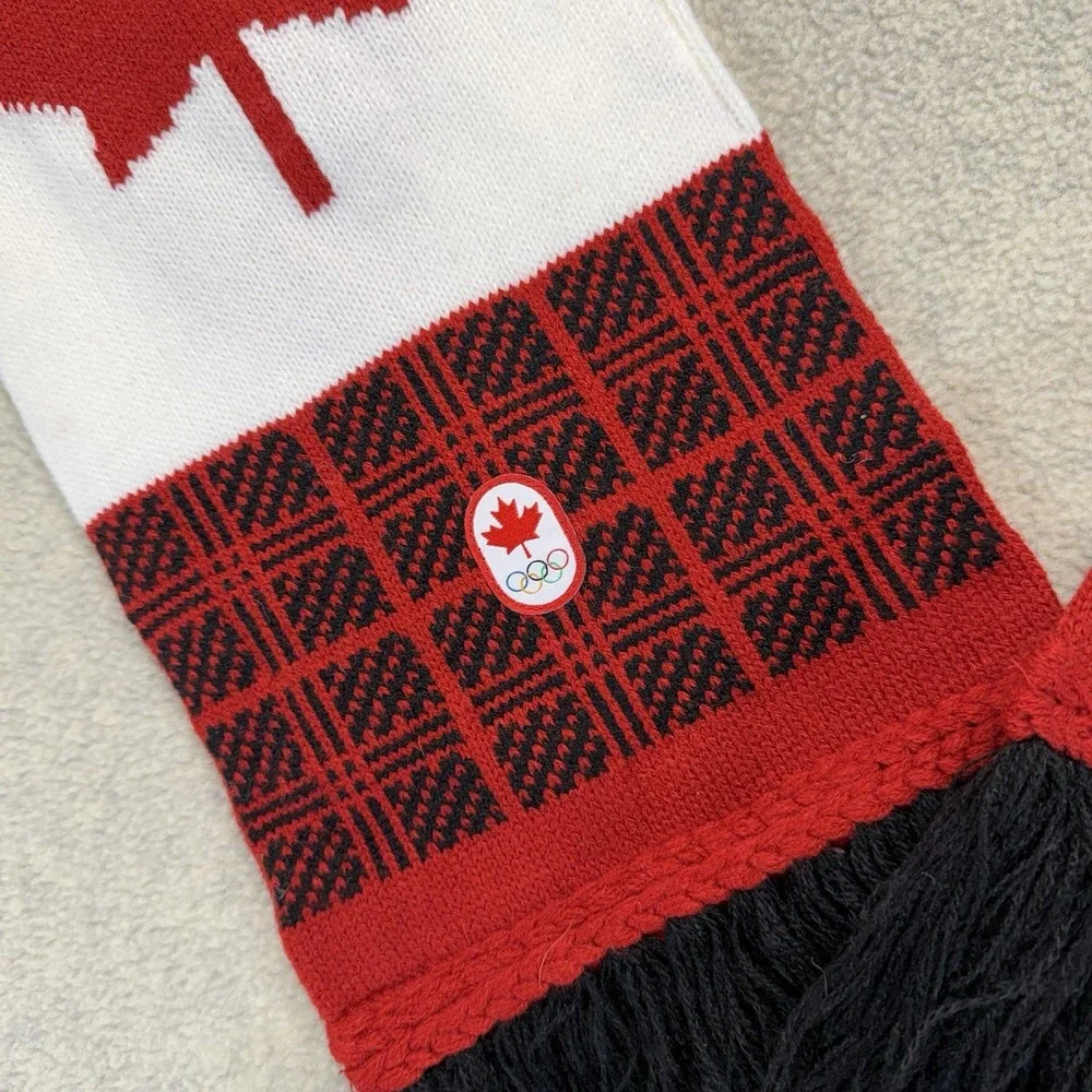 Hudson's Bay Team Canada Olympic Knit Scarf Red Maple Leaf Official Outfitter